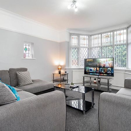 5 Bedroom House - 11 Guests - Garden - Wifi - Smart Tv - Top Rated - Large Driveway 4 Multiple Vehicles - Perfect For Contractors Birmingham Eksteriør billede