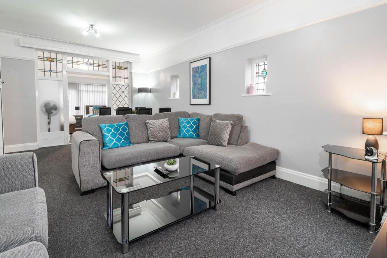 5 Bedroom House - 11 Guests - Garden - Wifi - Smart Tv - Top Rated - Large Driveway 4 Multiple Vehicles - Perfect For Contractors Birmingham Eksteriør billede