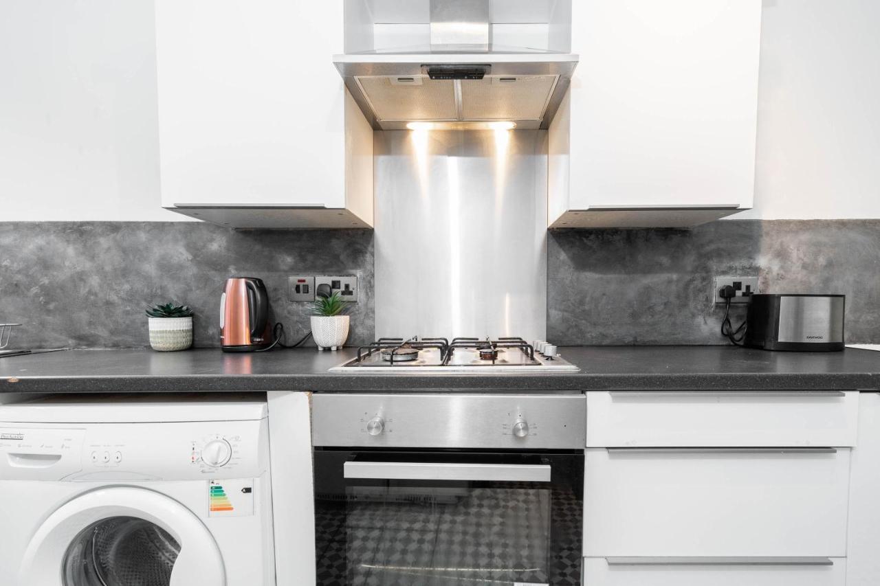 5 Bedroom House - 11 Guests - Garden - Wifi - Smart Tv - Top Rated - Large Driveway 4 Multiple Vehicles - Perfect For Contractors Birmingham Eksteriør billede