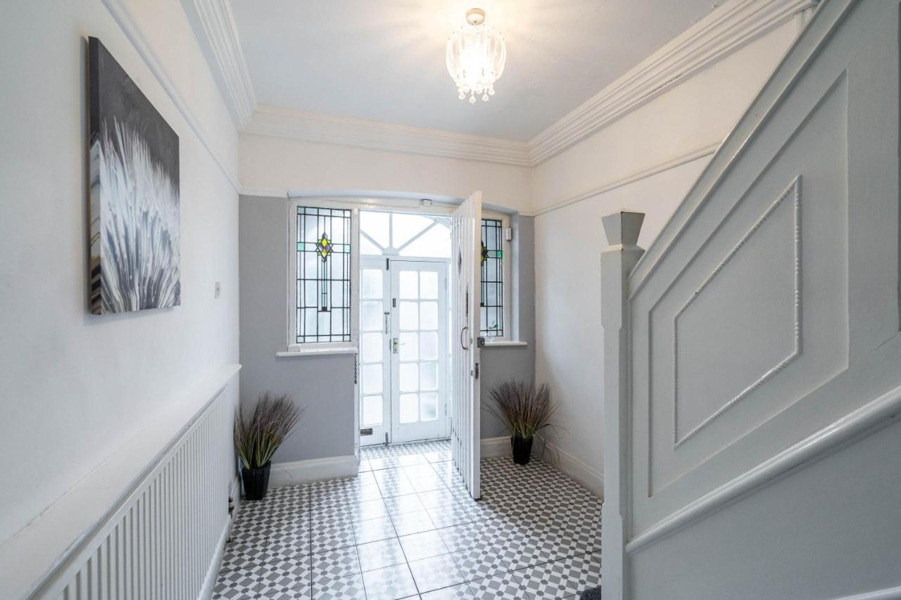 5 Bedroom House - 11 Guests - Garden - Wifi - Smart Tv - Top Rated - Large Driveway 4 Multiple Vehicles - Perfect For Contractors Birmingham Eksteriør billede
